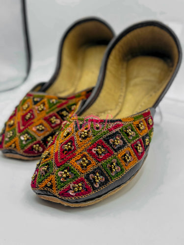 Hindu Work Khussa for Women – Dibbi & Bali Style | Handmade Pakistani Khussa