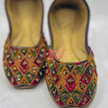 Hindu_Work_Khussa_for_Women_–_Dibbi_&_Bali_Style_|_Handmade_Pakistani_Khussa 3